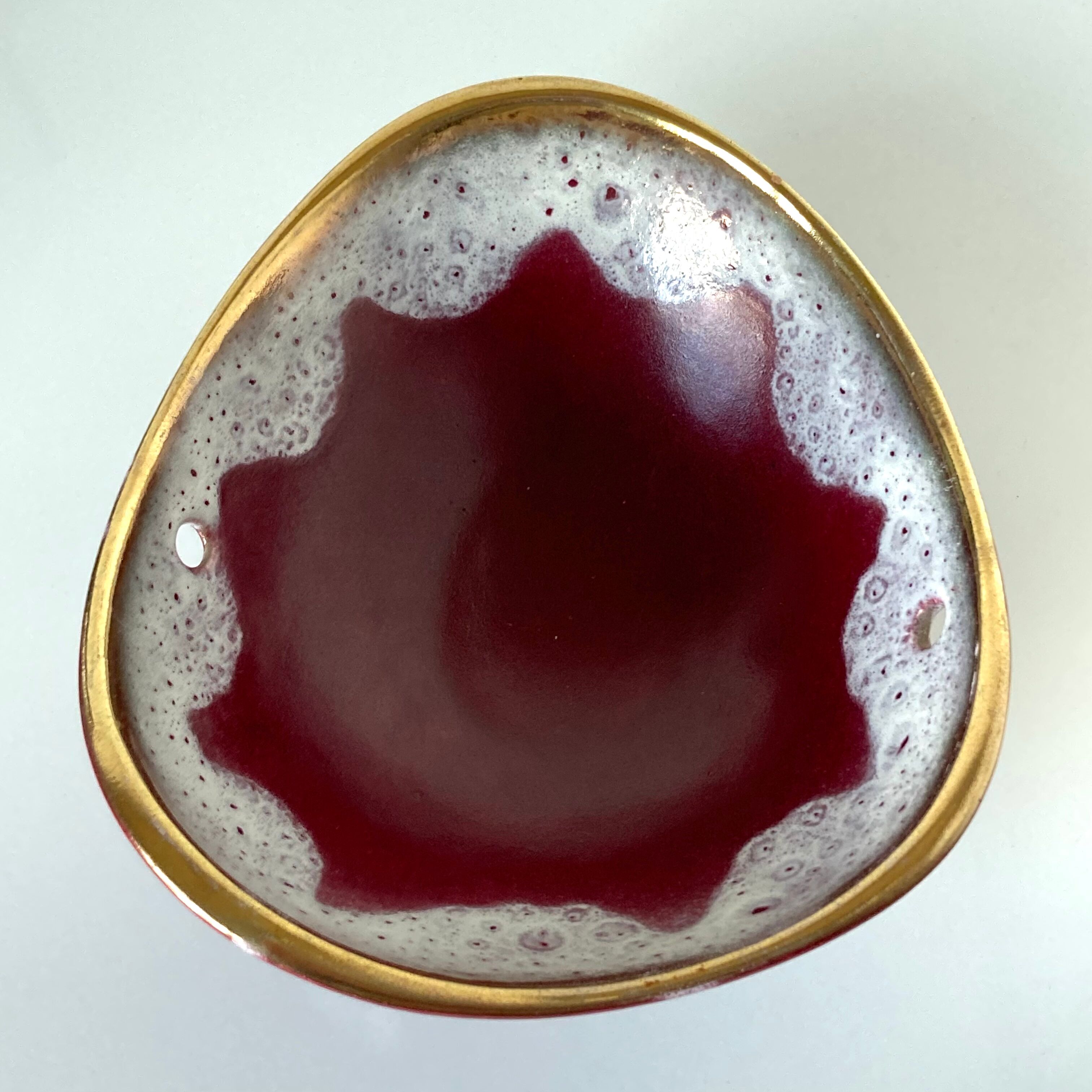 Earthenware pocket tray, red covered and foam with gilding