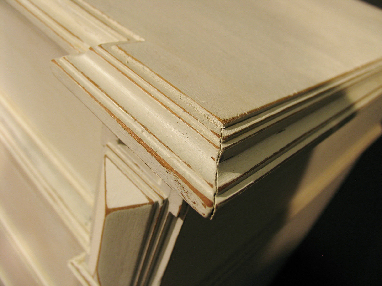 Former style Louis XVI in shabby white patinated wood 5 drawers