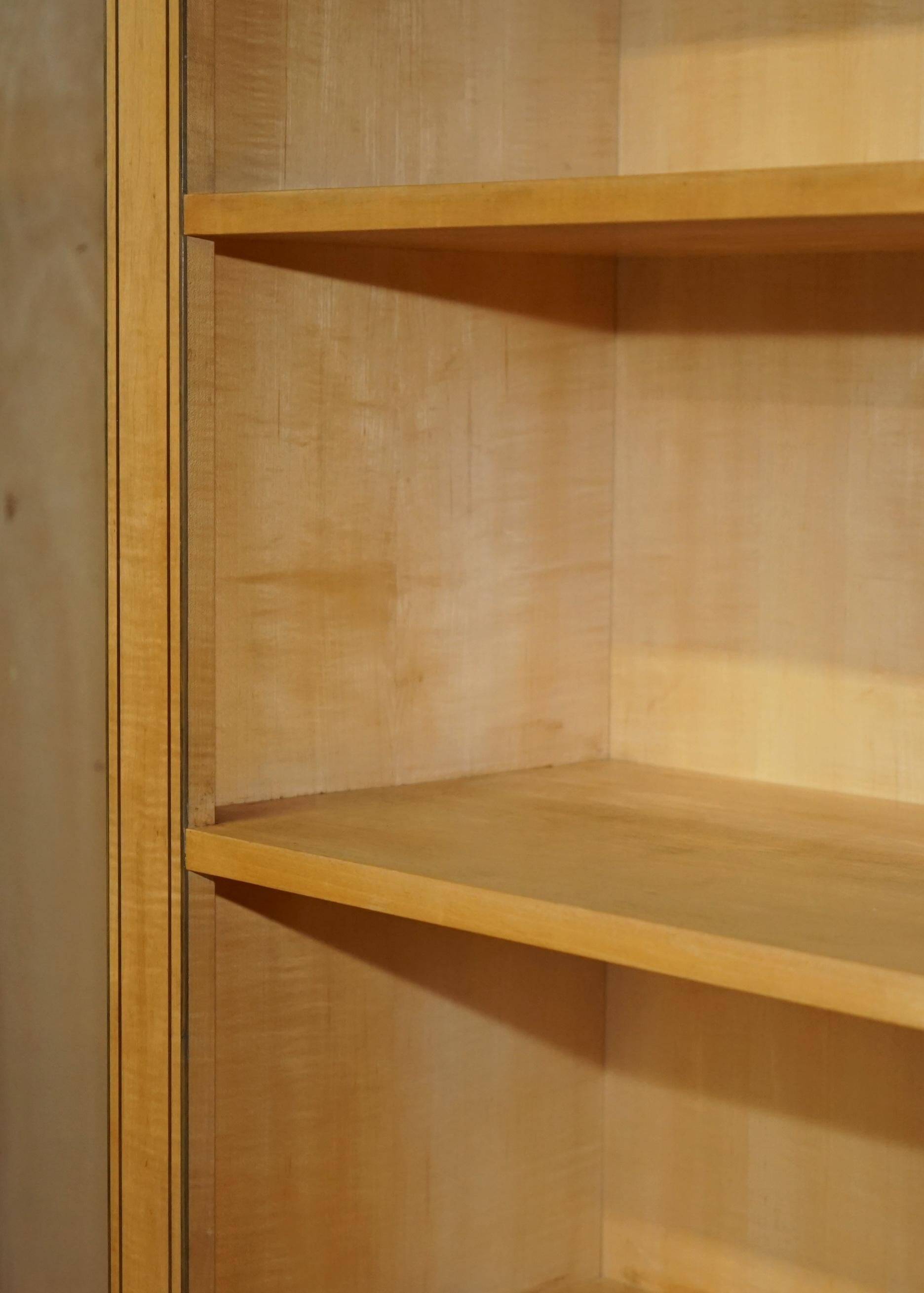 Pair of large open bookshelves in satin birch and walnut, height 2.5 m.