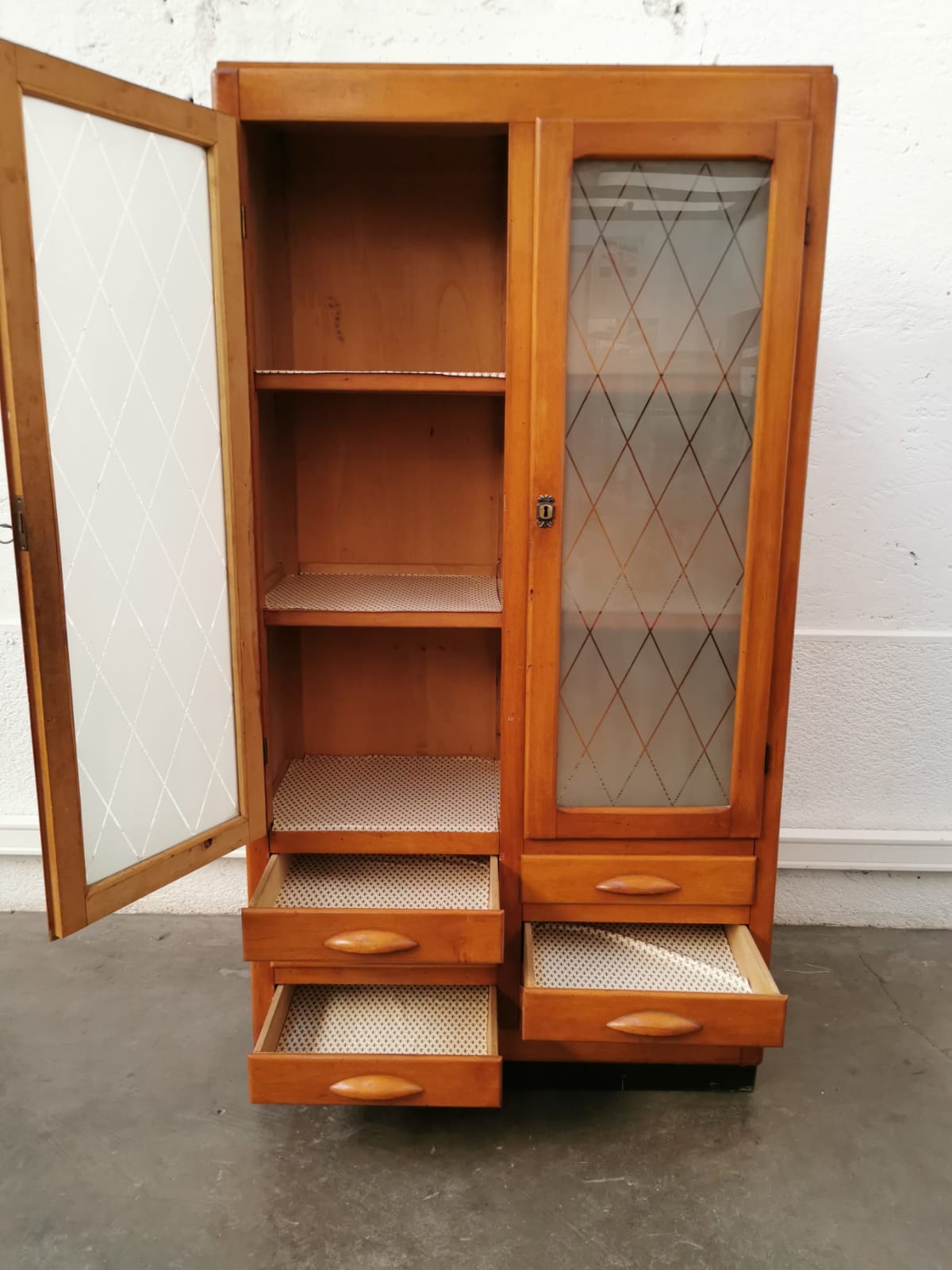 Armoire vitrine