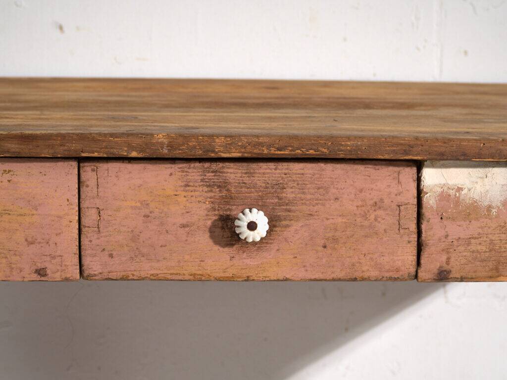 Table de cuisine ancienne en bois de pin – Europe centrale, vers 1900