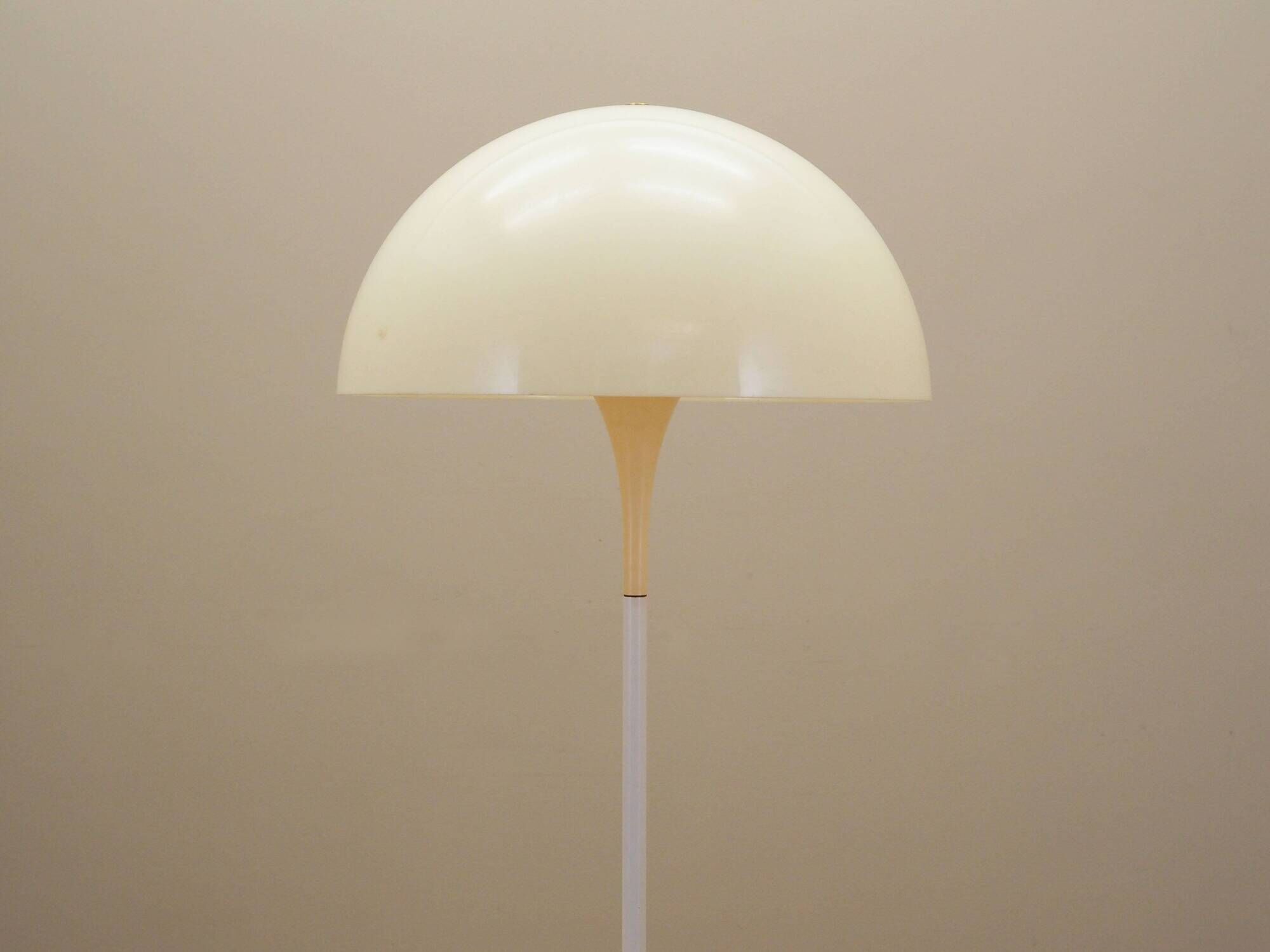 Floor lamp Panthella, Danish design, 1970s, manufacturer: Louis Poulsen, de