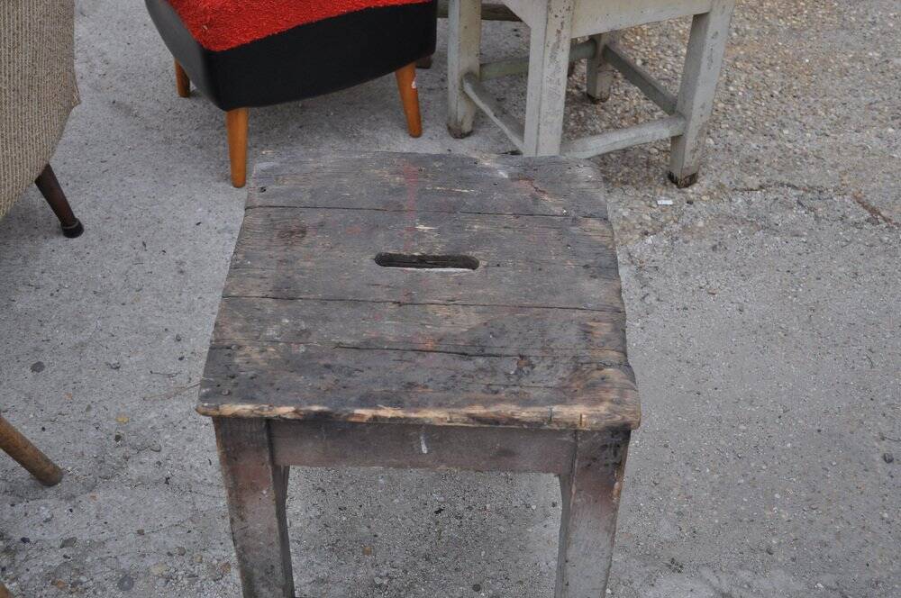 Vintage brown workshop stool in solid pine, 1940s industrial style.