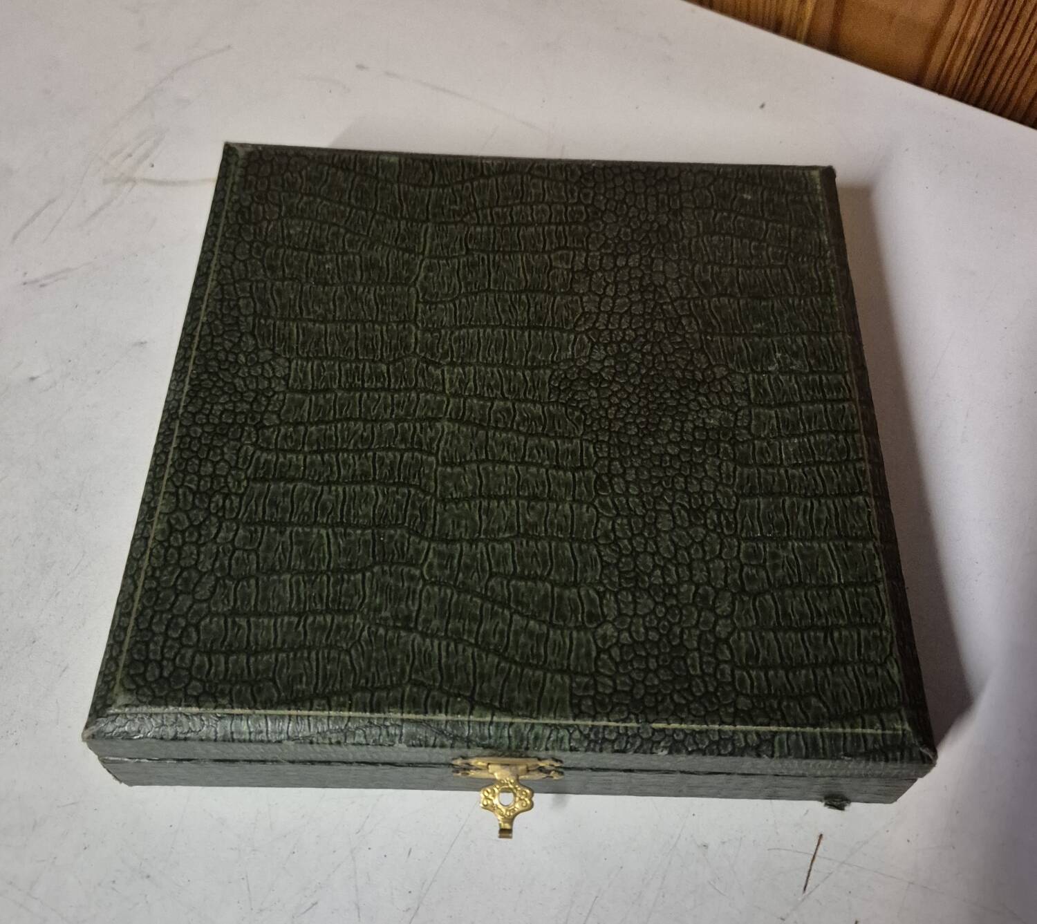 Set of 12 vintage dessert forks with pearl handles