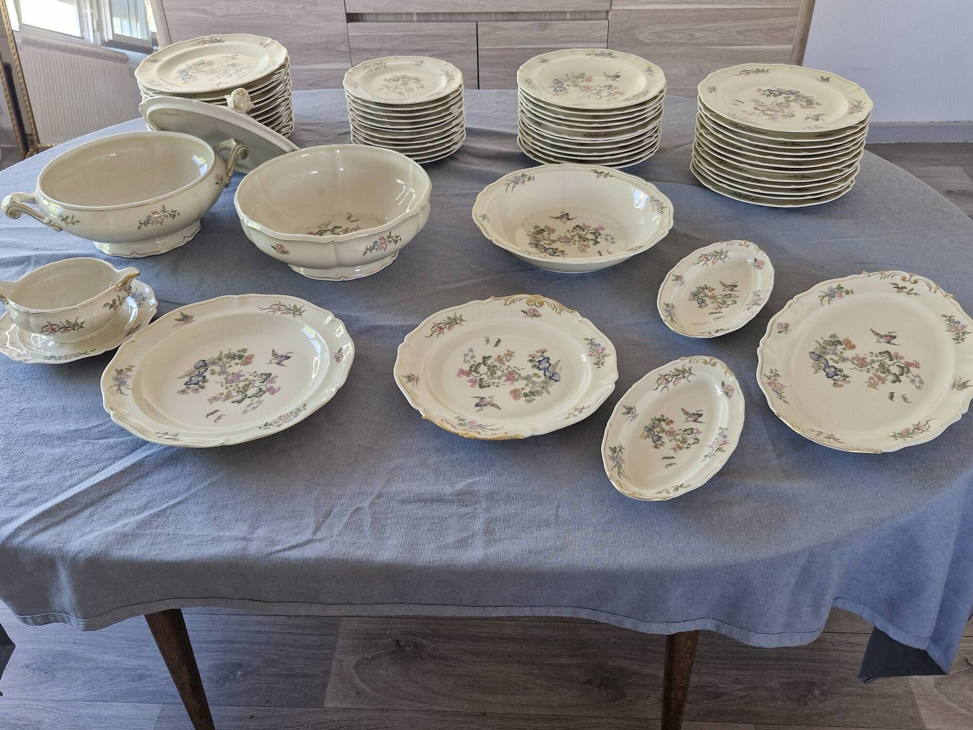 Limoges porcelain table service from the Old Royal Factory – 58 pieces