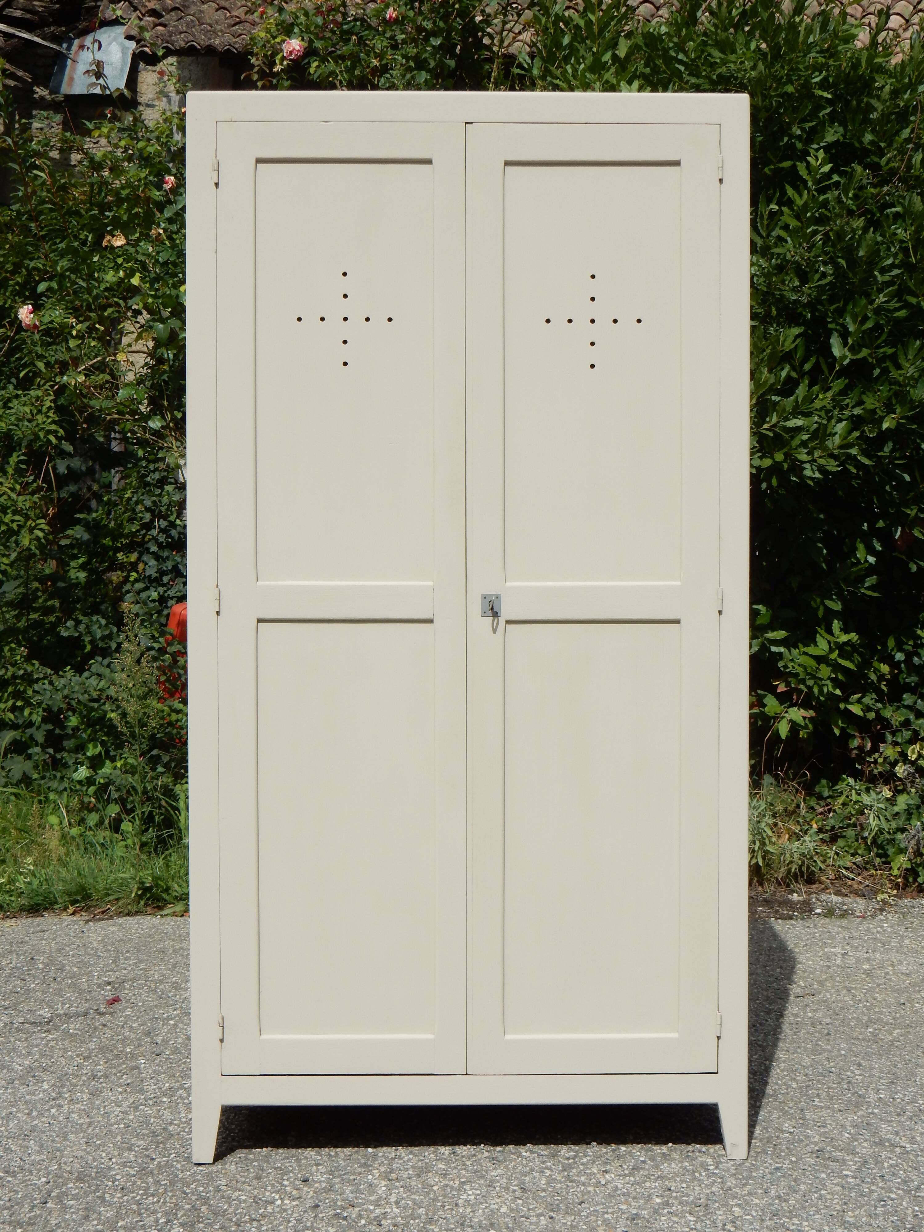 Old industrial locker room - Parisian fir wardrobe