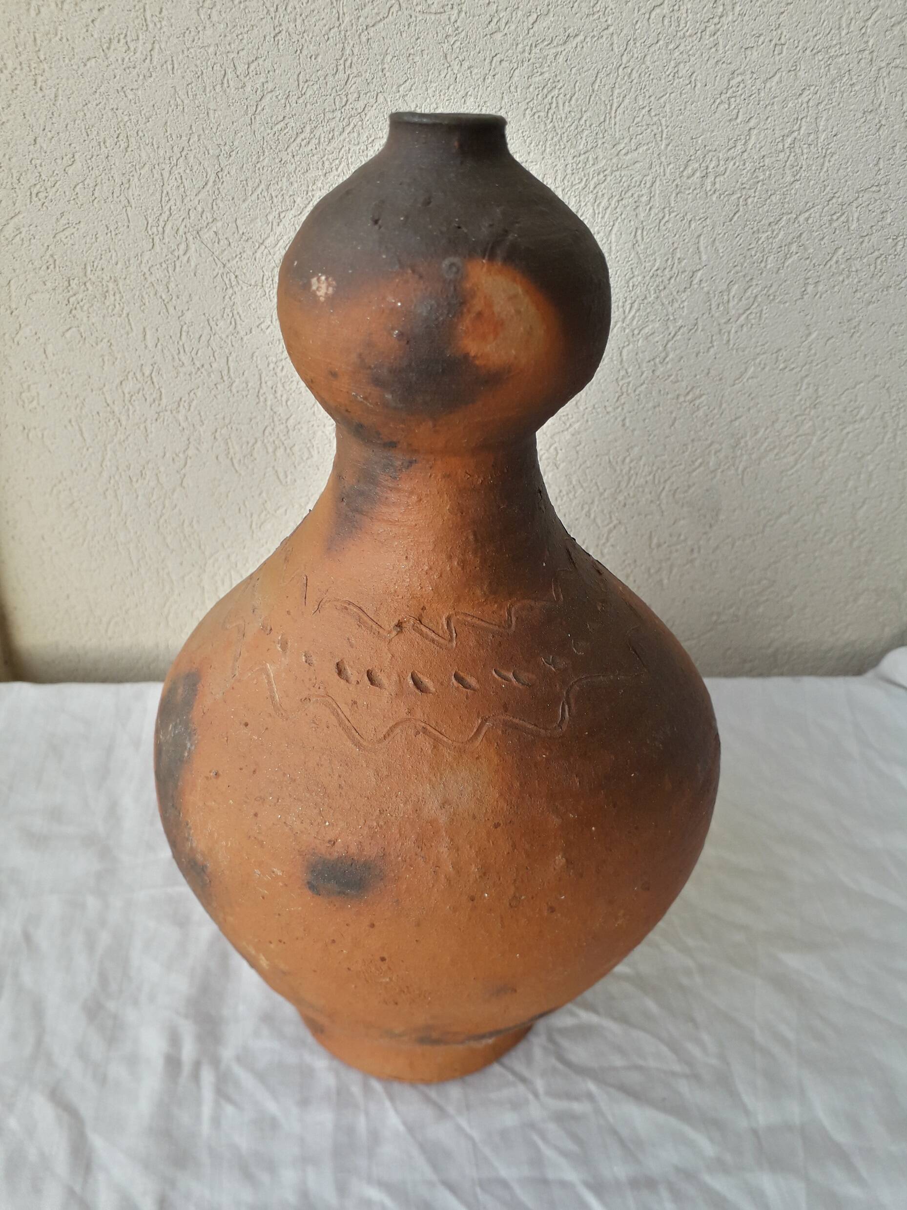 Decorative pottery in terracotta