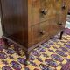 Commode anglaise en loupe de noyer et chêne, années 1930
