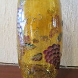 Vase en verre jaune, peinture craquelée, motifs raisins