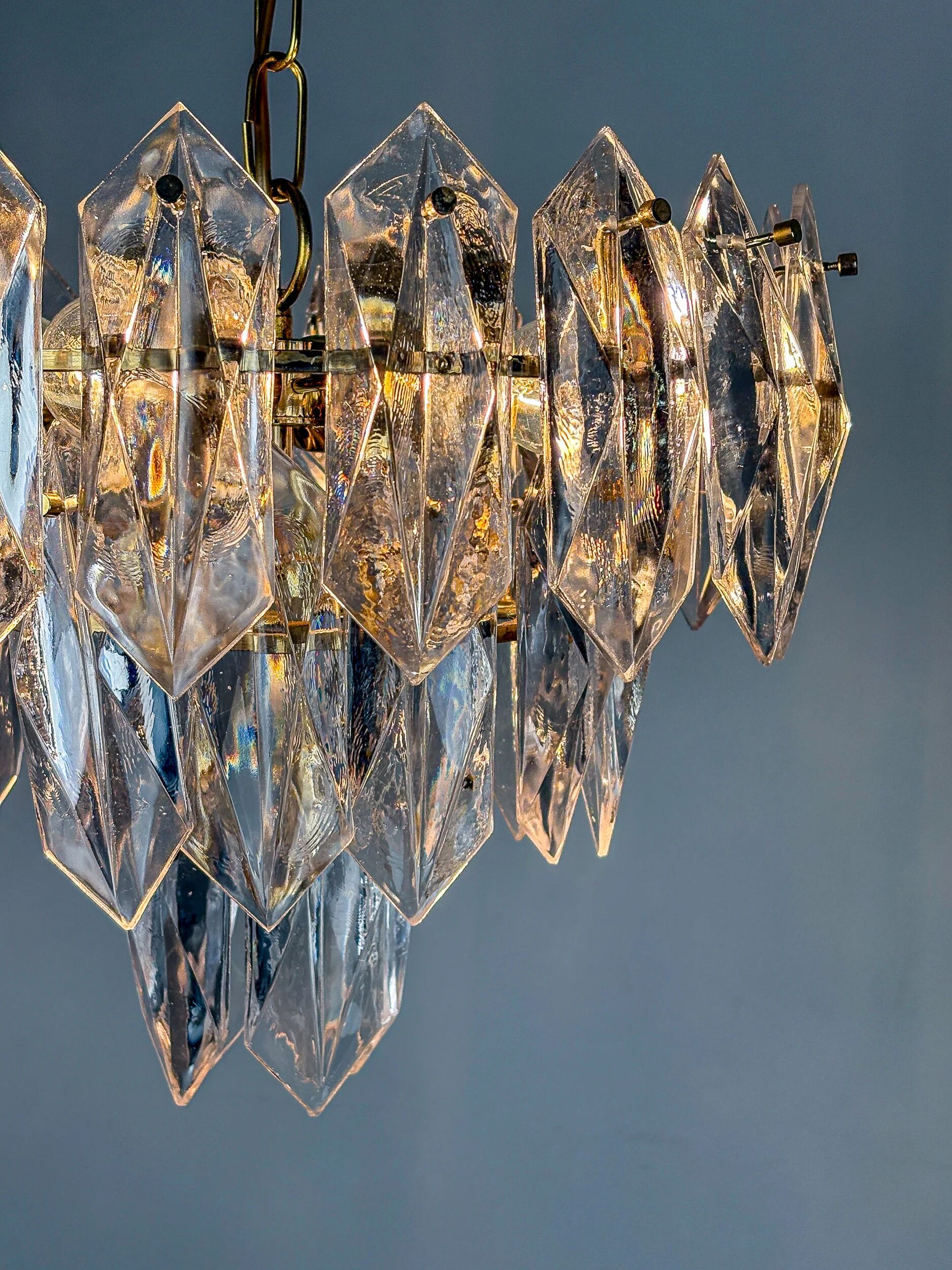 Suspension JT Kalmar, en verre taillé, 3 niveaux, Autriche, vers les années 1970.