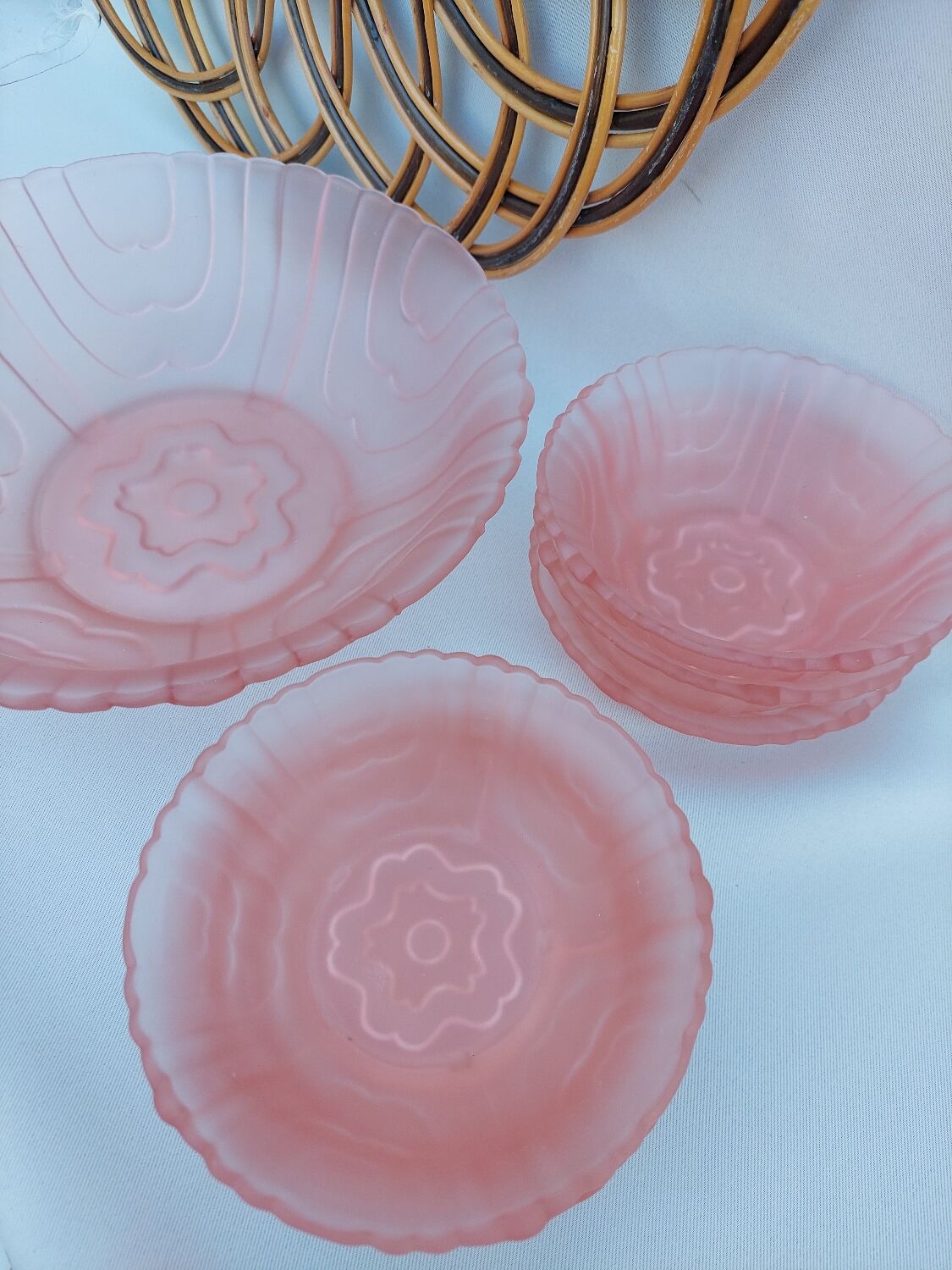 Ensemble de bols en verre dépoli rose