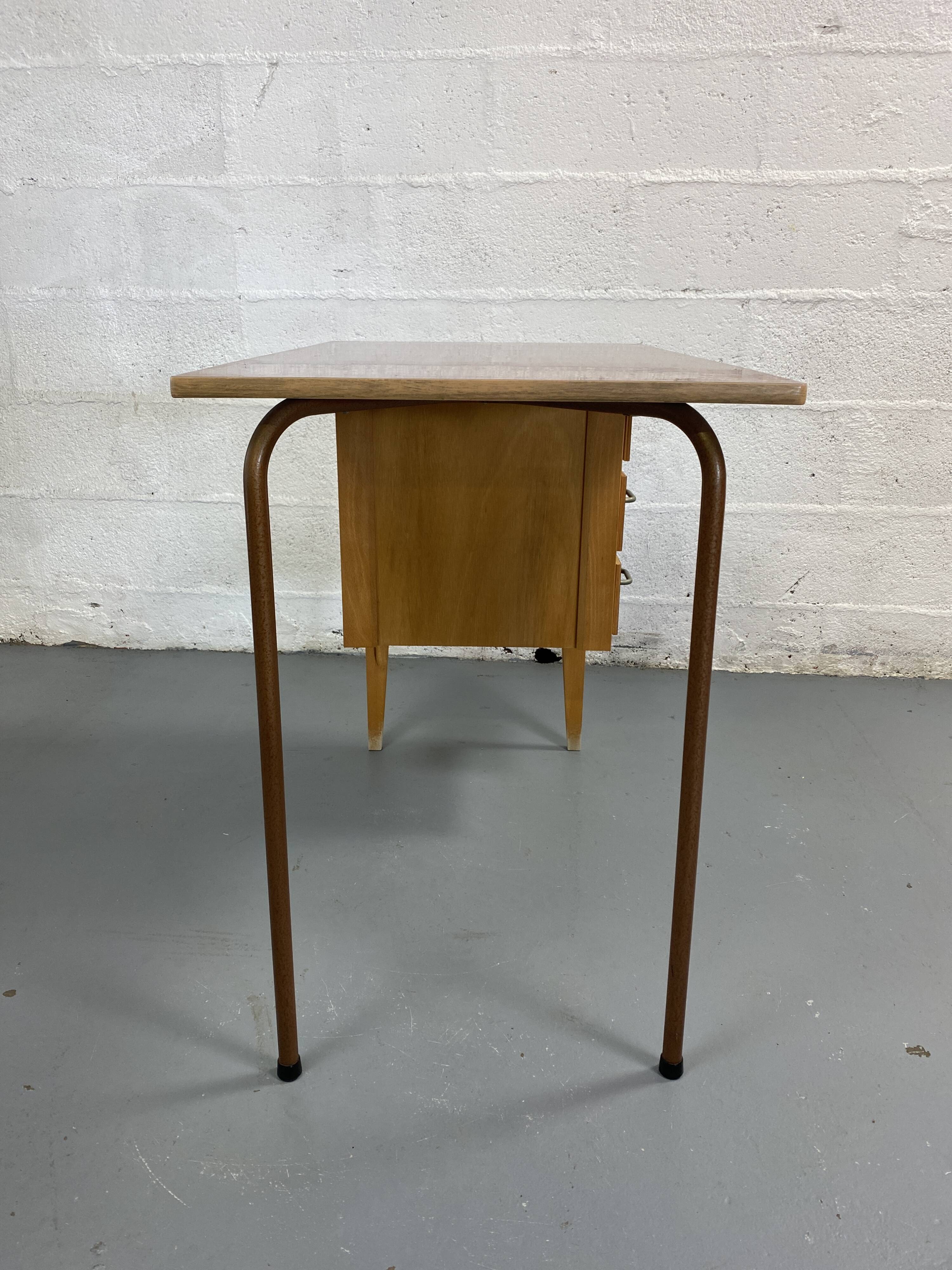 Bureau vintage en formica bois et métal
