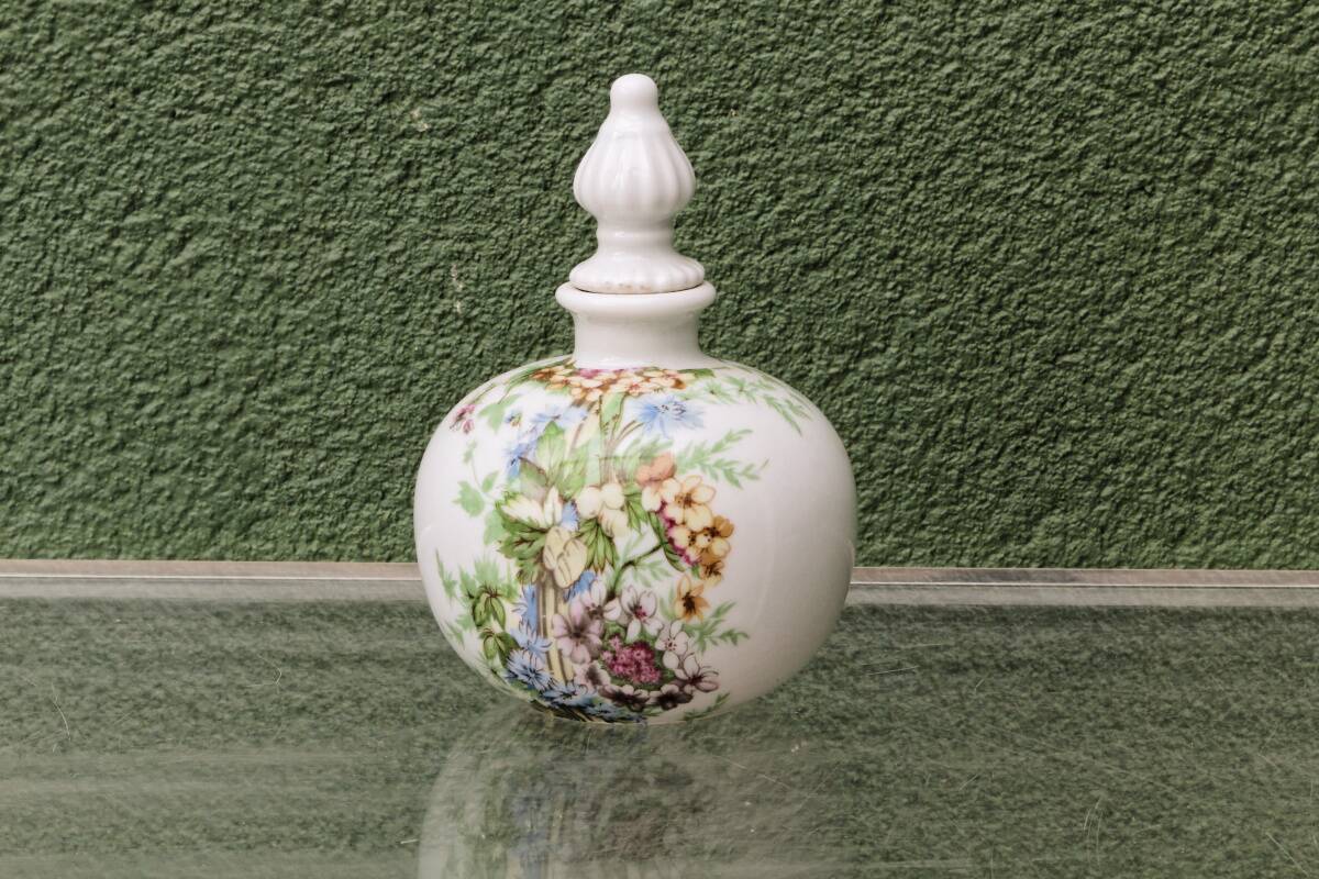 Set of 3 floral porcelain sweet jars from Paris.