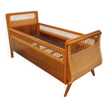 Lit bébé vintage en bois de chêne et rotin des années 60