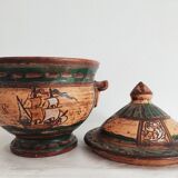 Vintage covered pot with boat décor