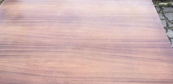 Table scandinave avec pietement Eiffel