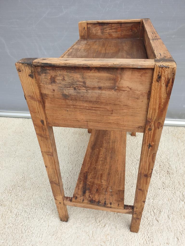 Rimmed table Norman country console in Pine