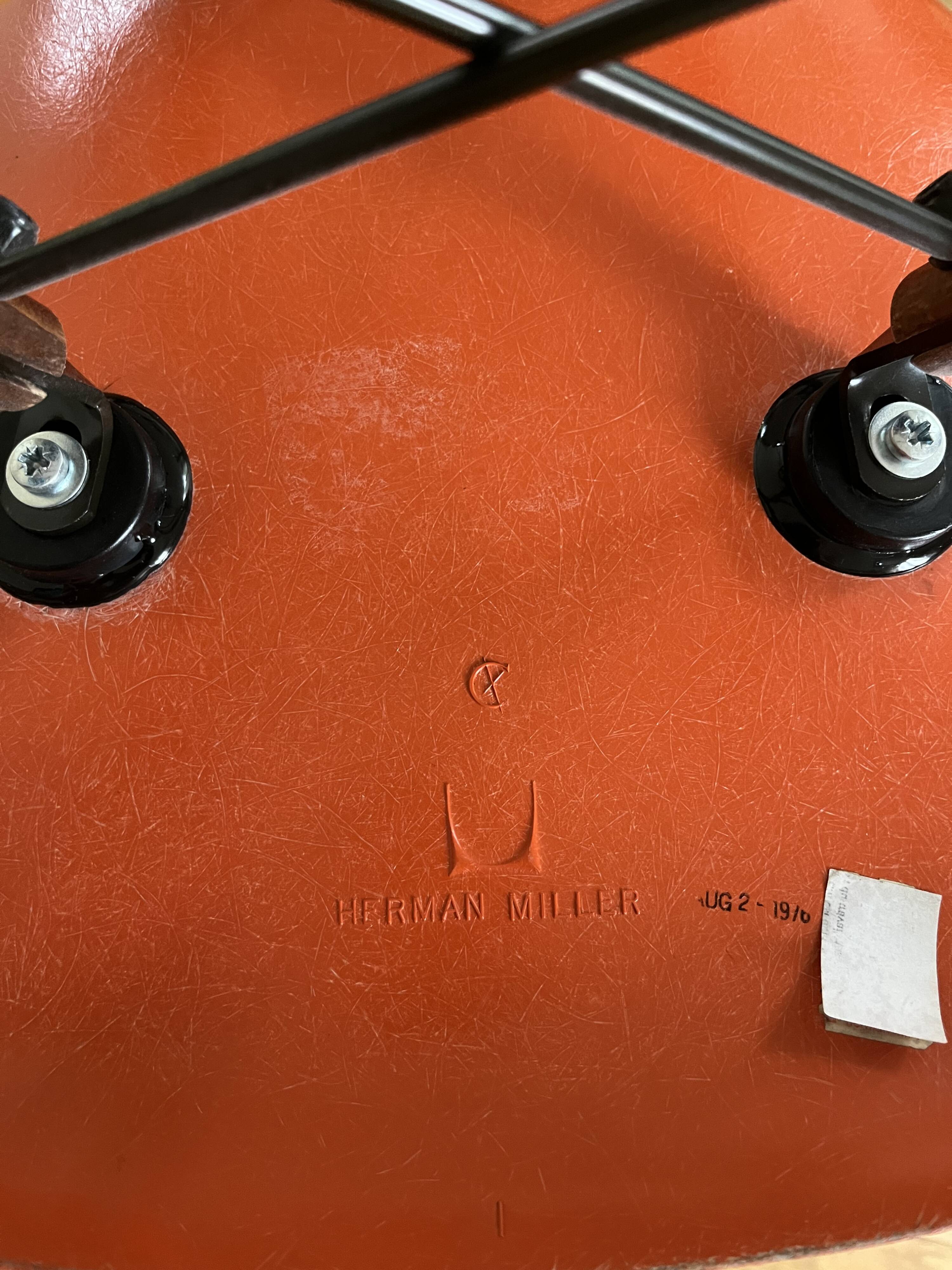 4 Chaises Charles & Ray Eames Herman Miller DSW orange