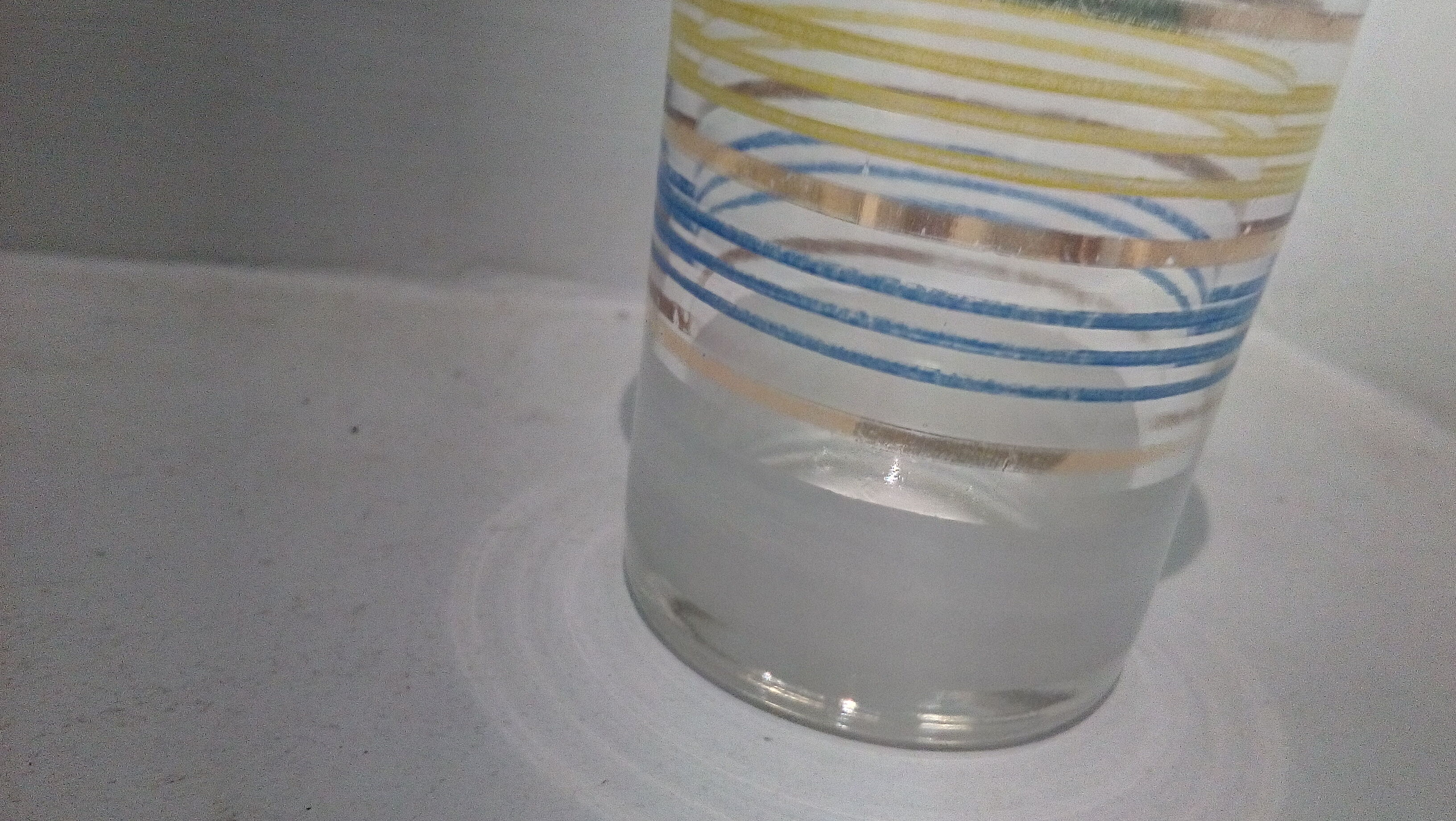 Set of 6 vintage juice glasses with stripes