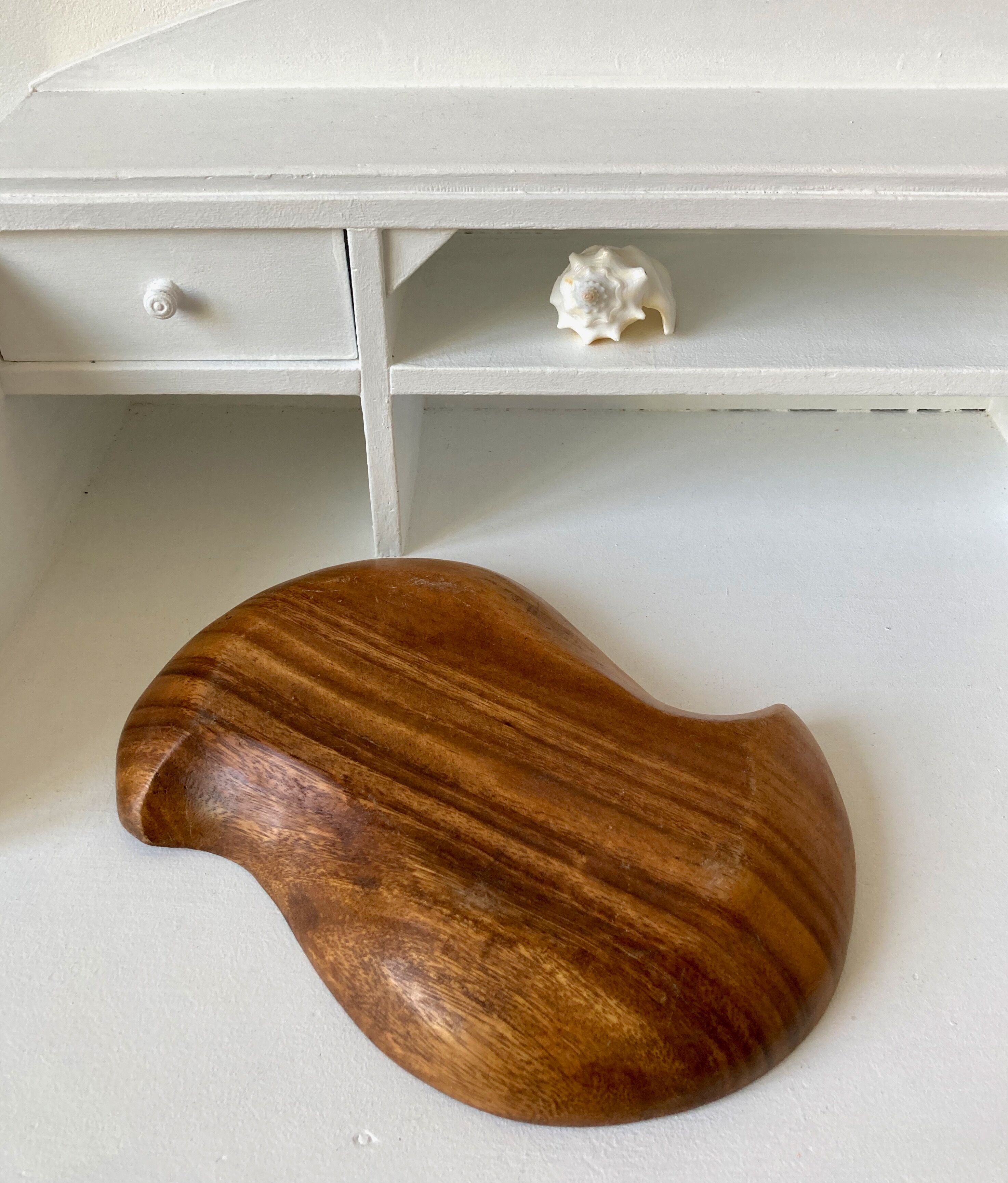 Cup tray empty-pocket with compartments