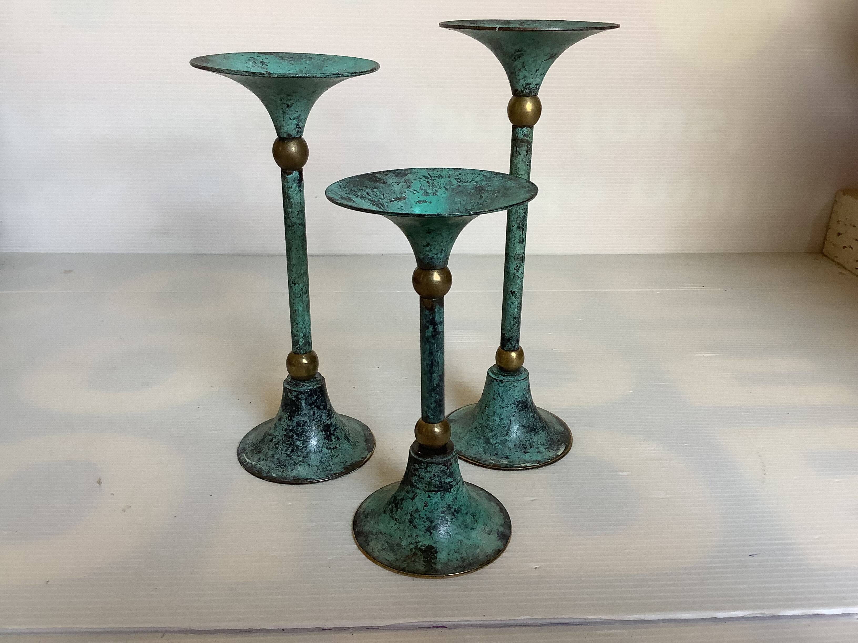 Set of candlesticks with green patina and brass Memphis