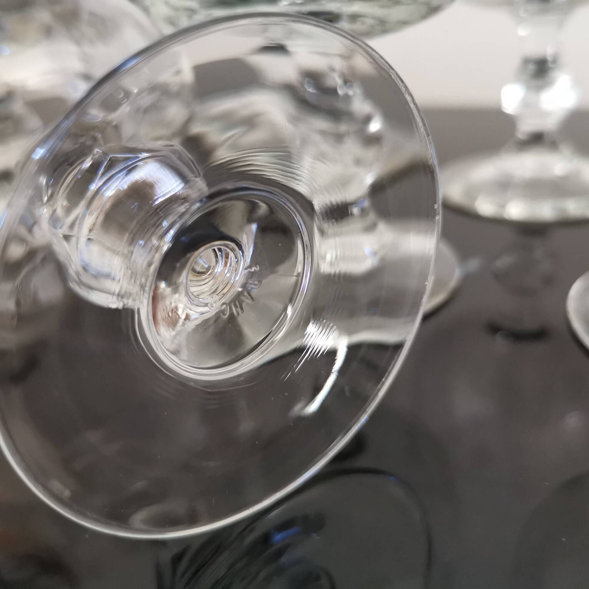 Set of 8 red wine glasses on crystal legs decorated with grapes and vine branches Luminarc