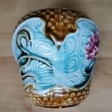 Vases plants in ancient dabbling