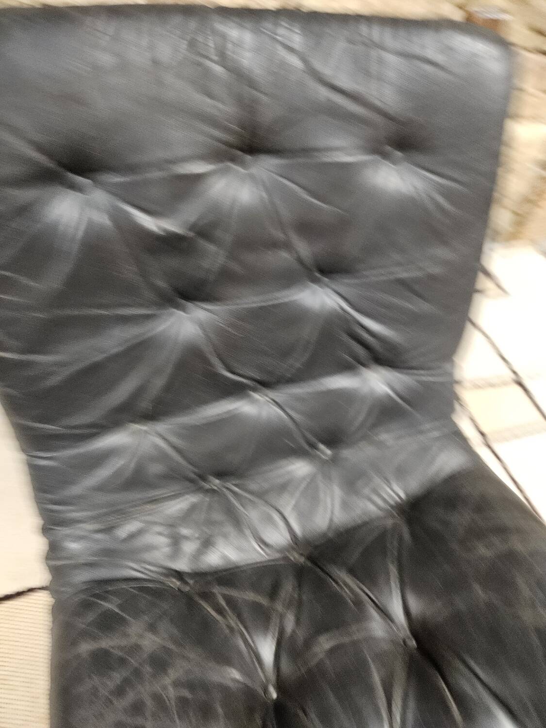 Fauteuil cuir vintage 1970"