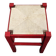 Tabouret en bois rouge avec assise en paille tressée.