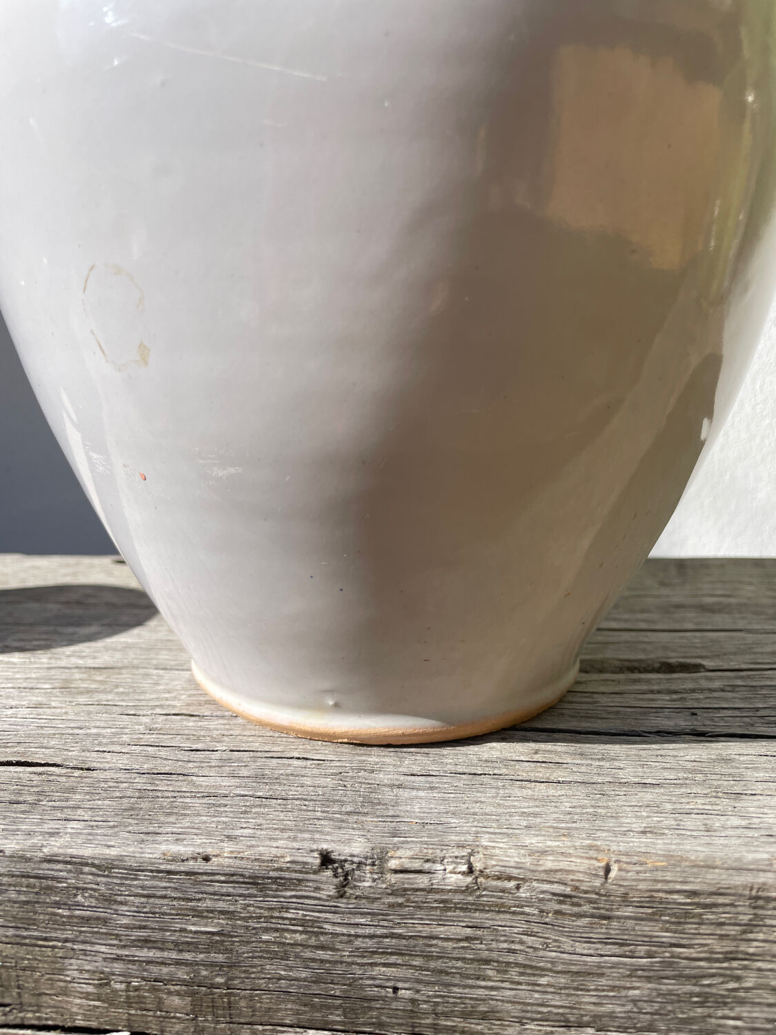White ceramic flowerpot