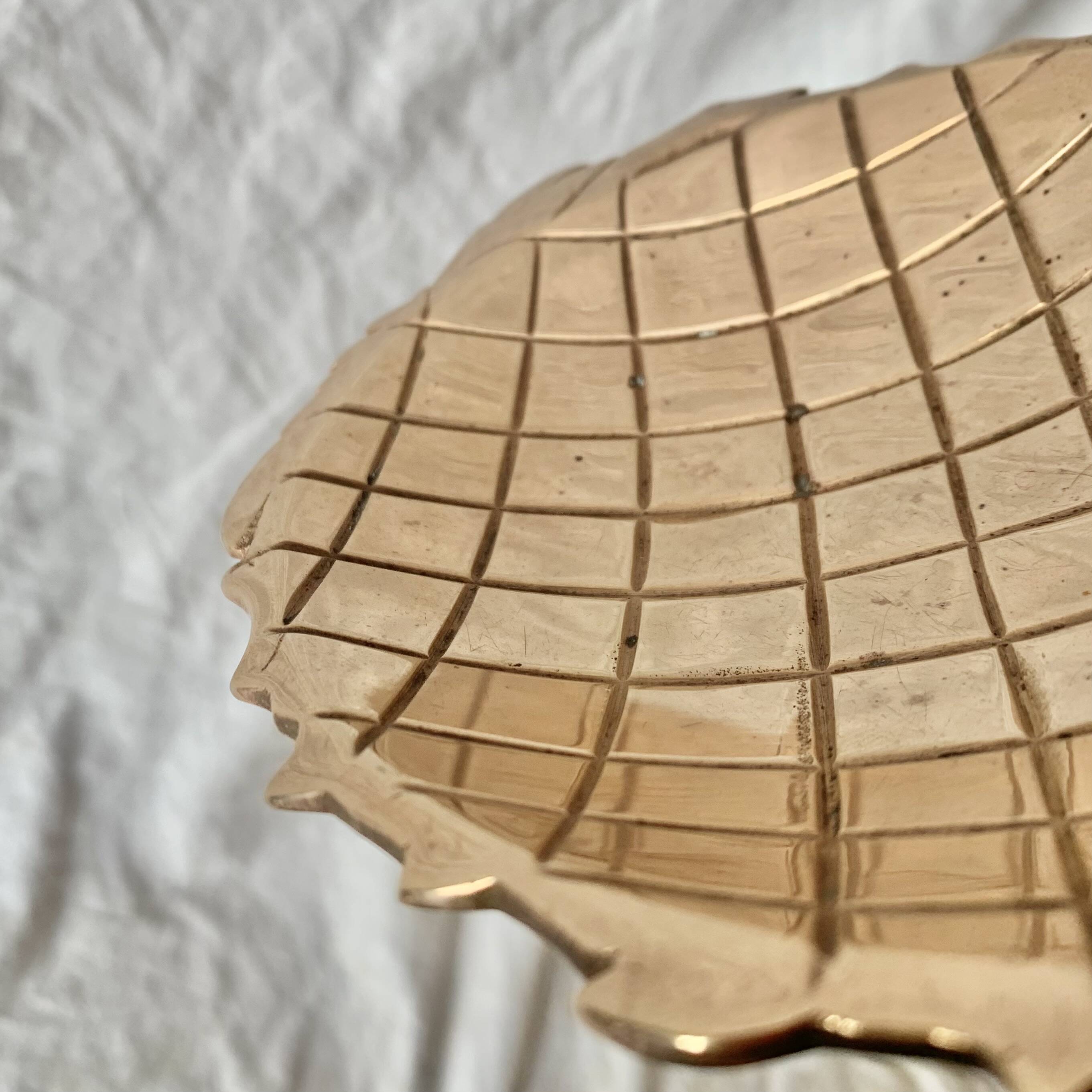 Vintage brass pineapple pocket emptier