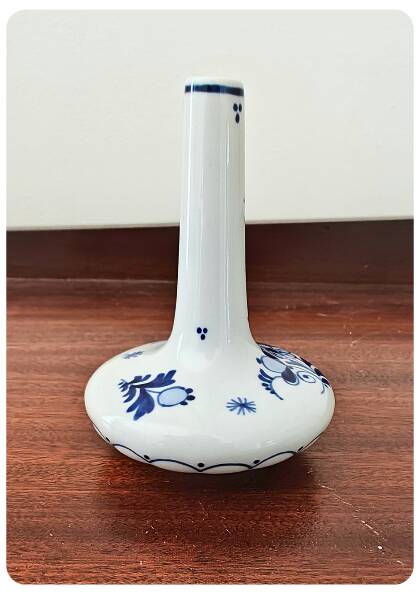 Petit vase / flacon de larmes en Delft bleu