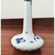 Petit vase / flacon de larmes en Delft bleu