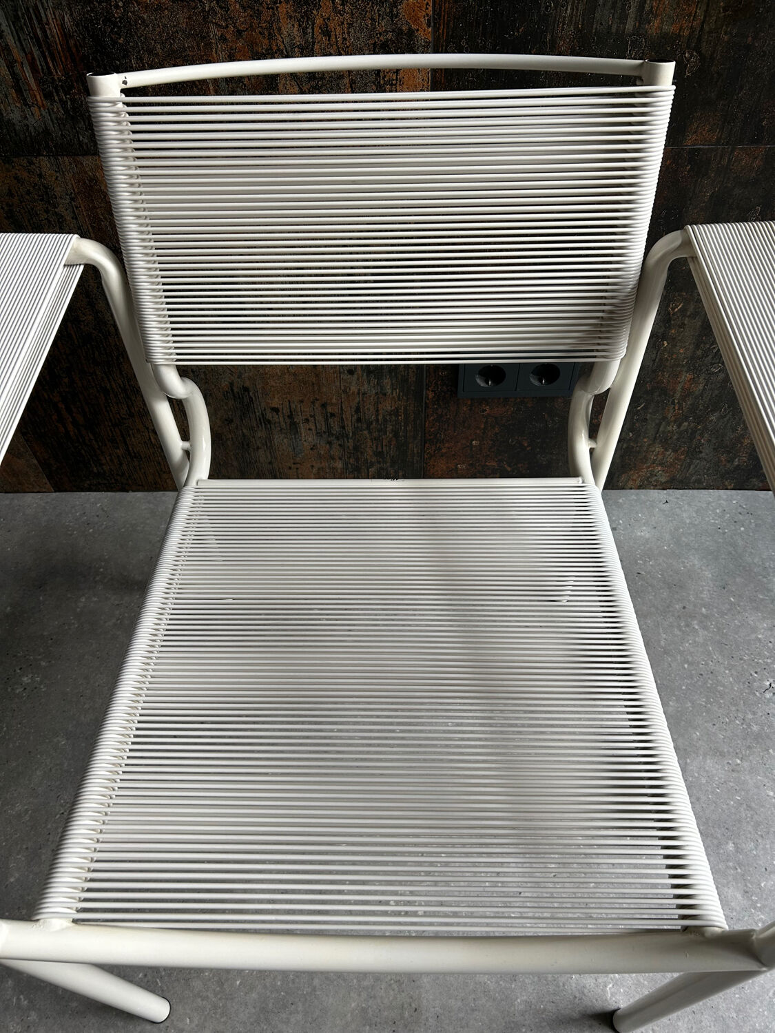 Chaise spaghetti pour Alias