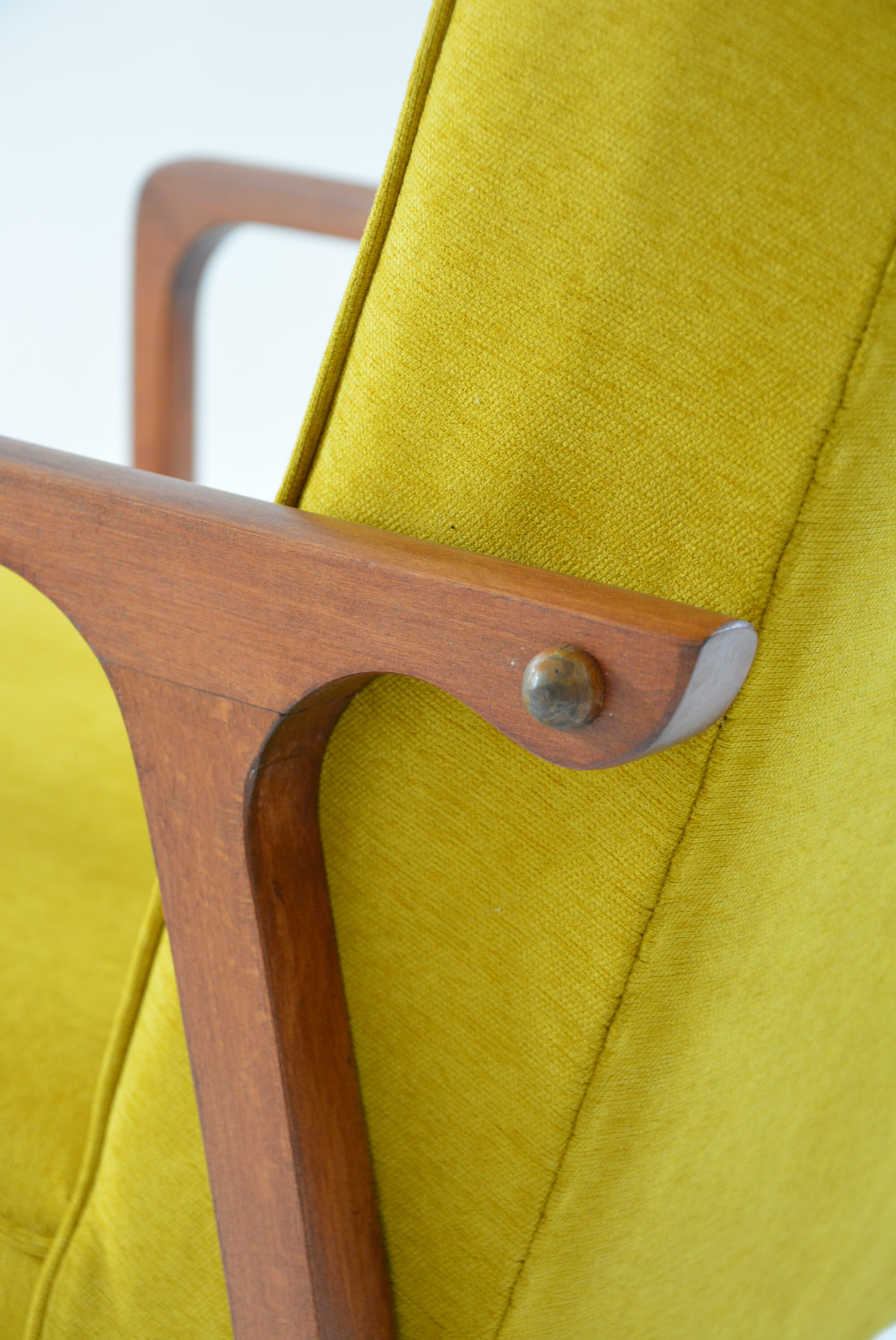 Yellow kard armchair