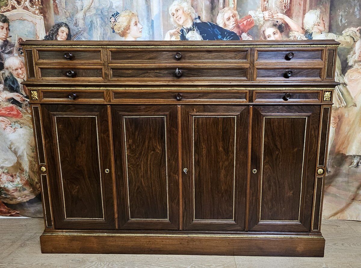 Sideboard in rosewood in the Charles X style, of fine cabinetmaking quality.