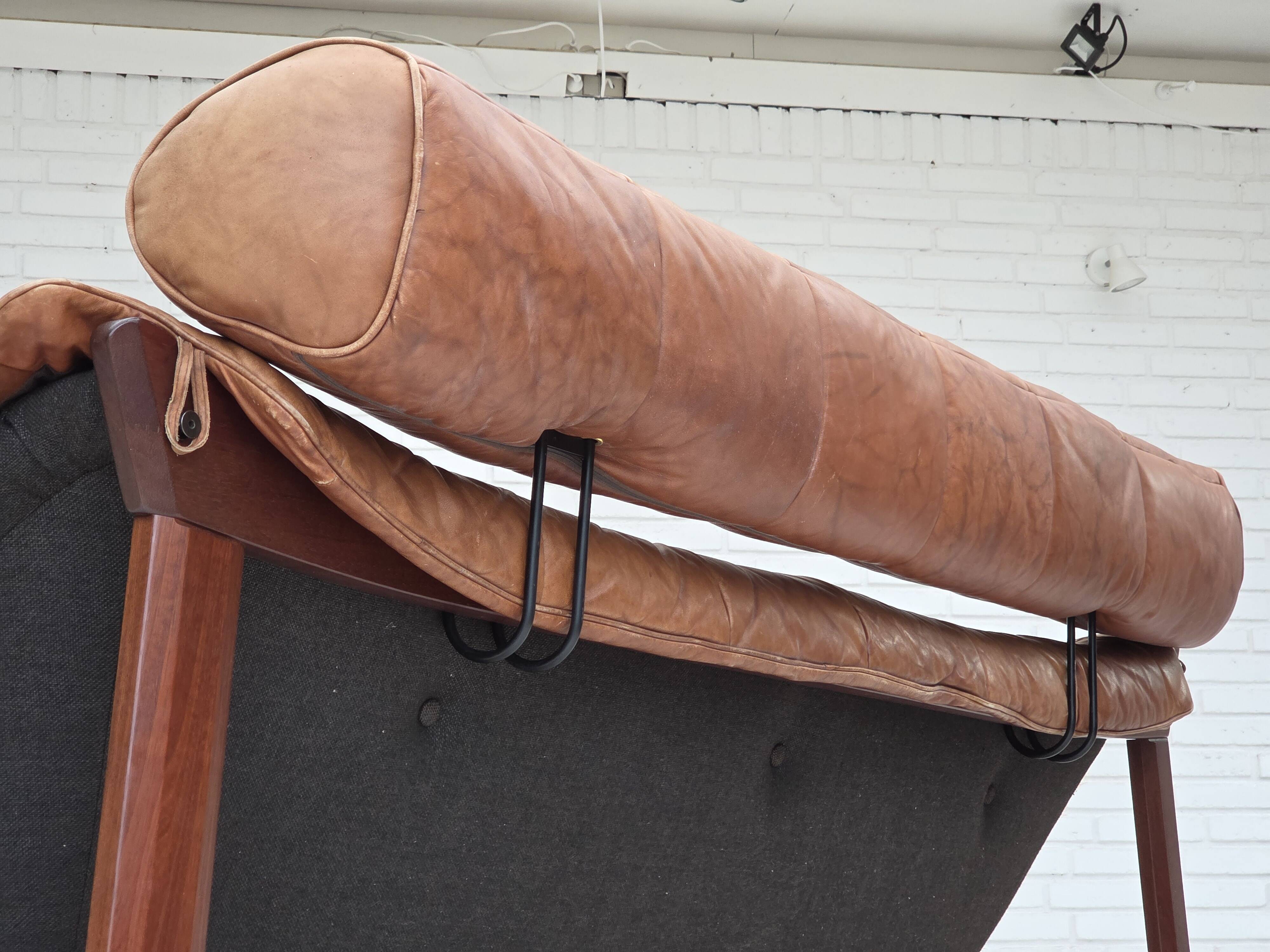 1970s, Norwegian design by Jan Erik Lindgren. 2-seater sofa model "Amazon".