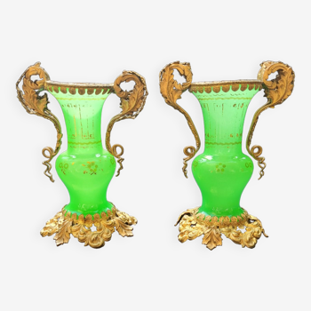 Paires de petits vase en opaline verte ( uranium/ouraline) Napoléon III