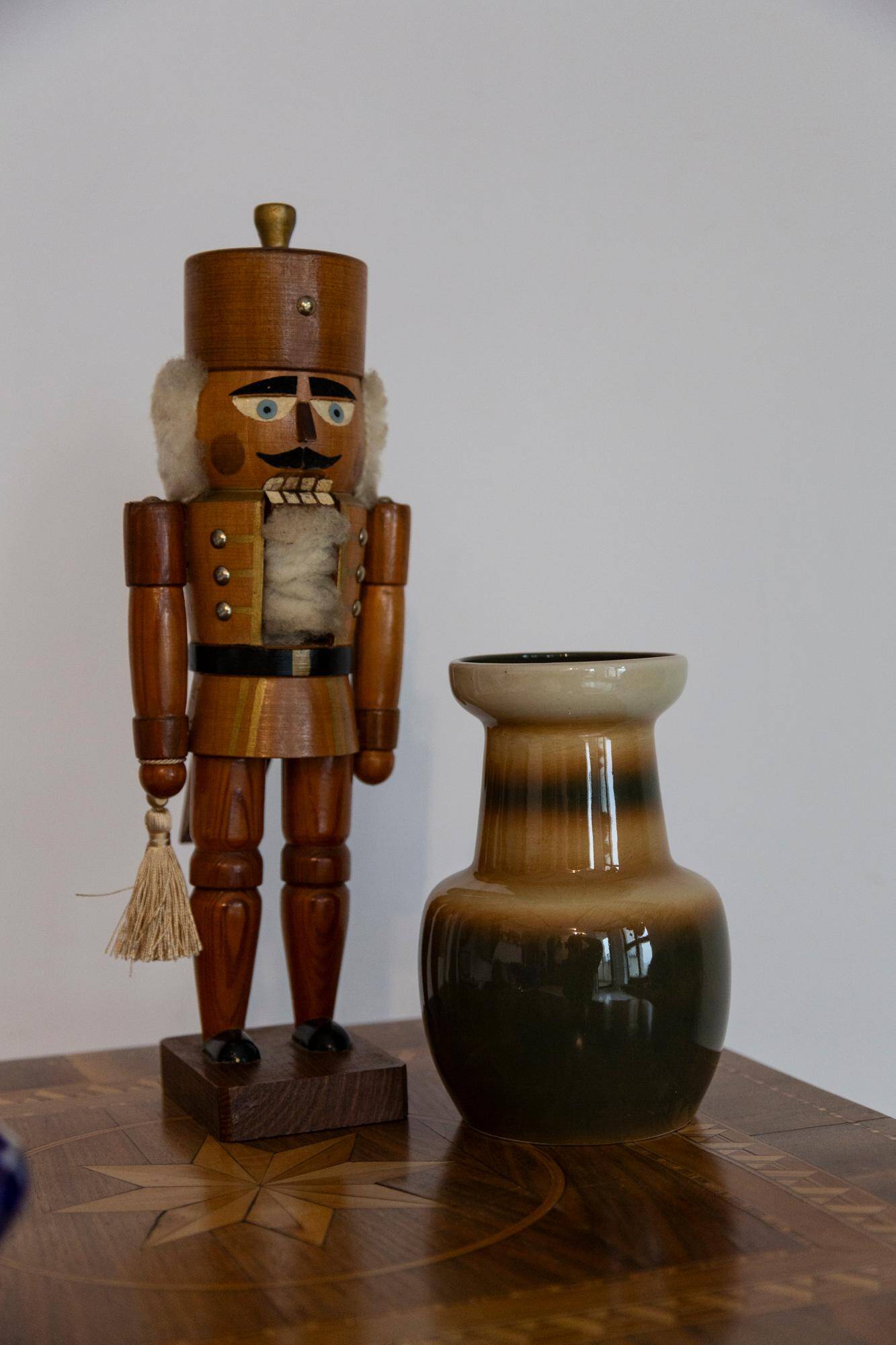 Beige ceramic pot mid-century - Poland, 1960s