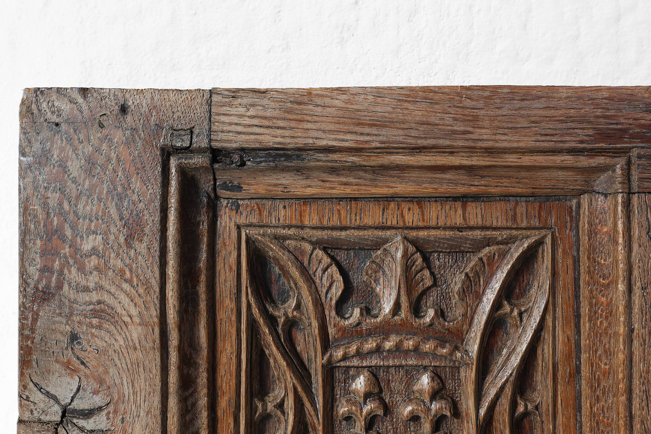 Neo-Gothic Flemish hand carved panel in solid oak, ca. 1850