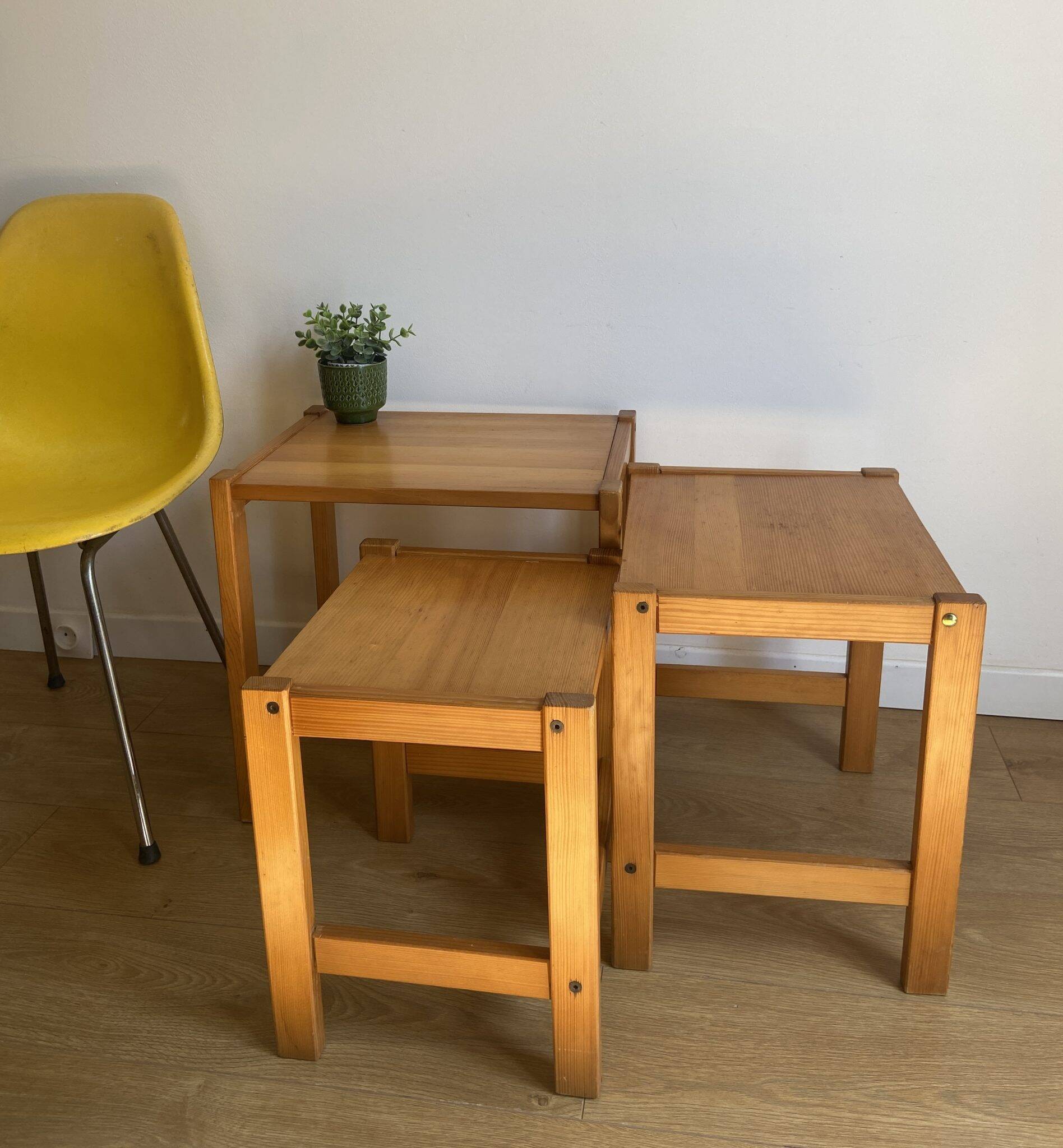 Trio of 80s pine nesting tables