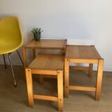 Trio de tables gigognes en pin années 80