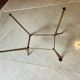Table basse vintage (années 50) plateau en verre - pieds en bronze