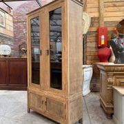 Oak display cabinet from the early 20th century.