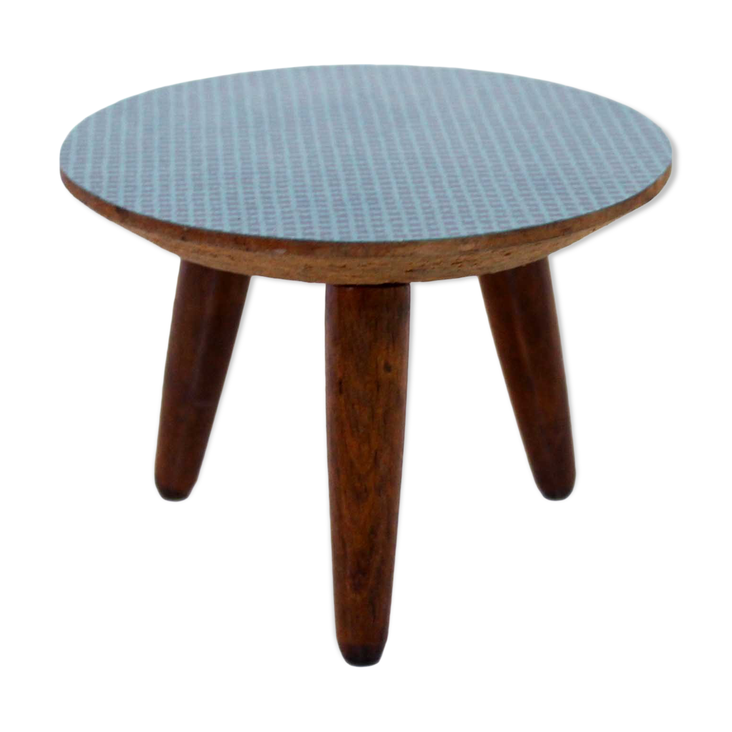 Pedestal carries tripod plant