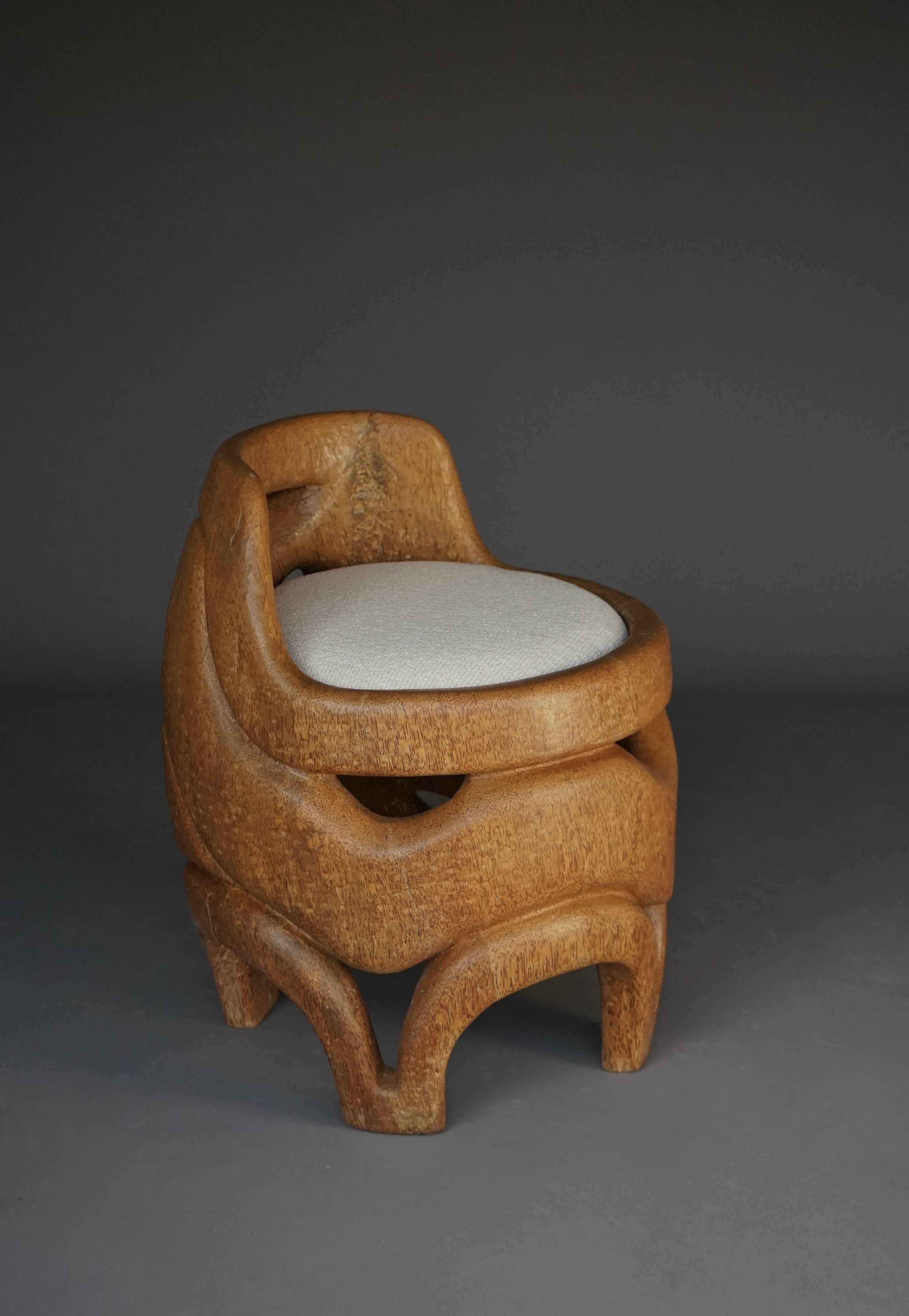 Chaise d'appoint en bois de palmier sculptée et fabriquée à la main, années 1970