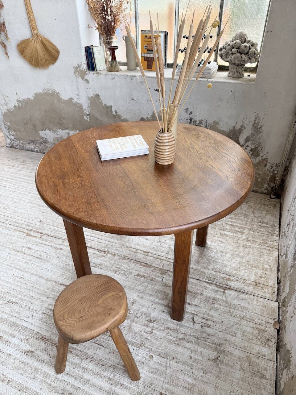 Round oak table 1950
