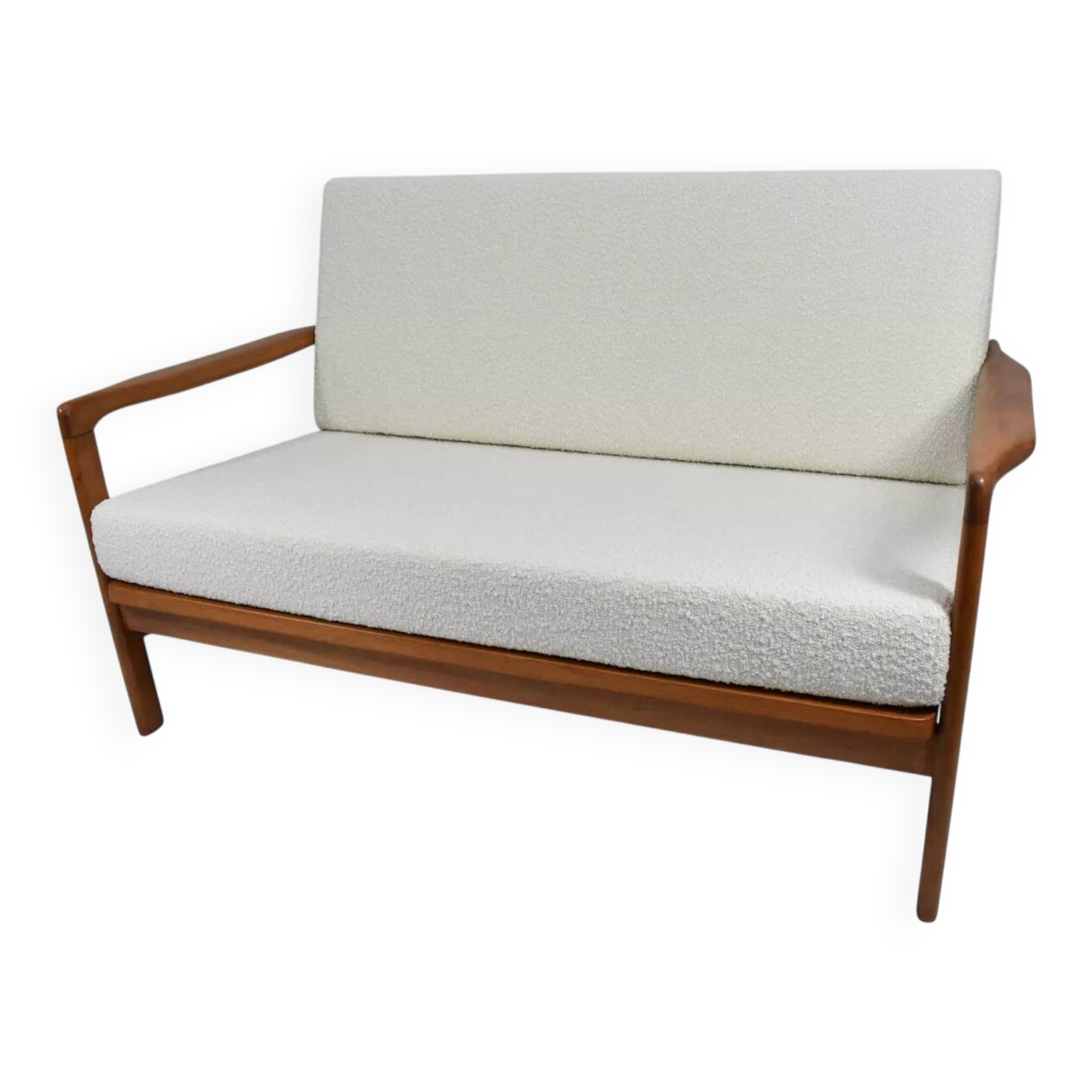 Canapé des années 60, en teck et bouclé blanc.