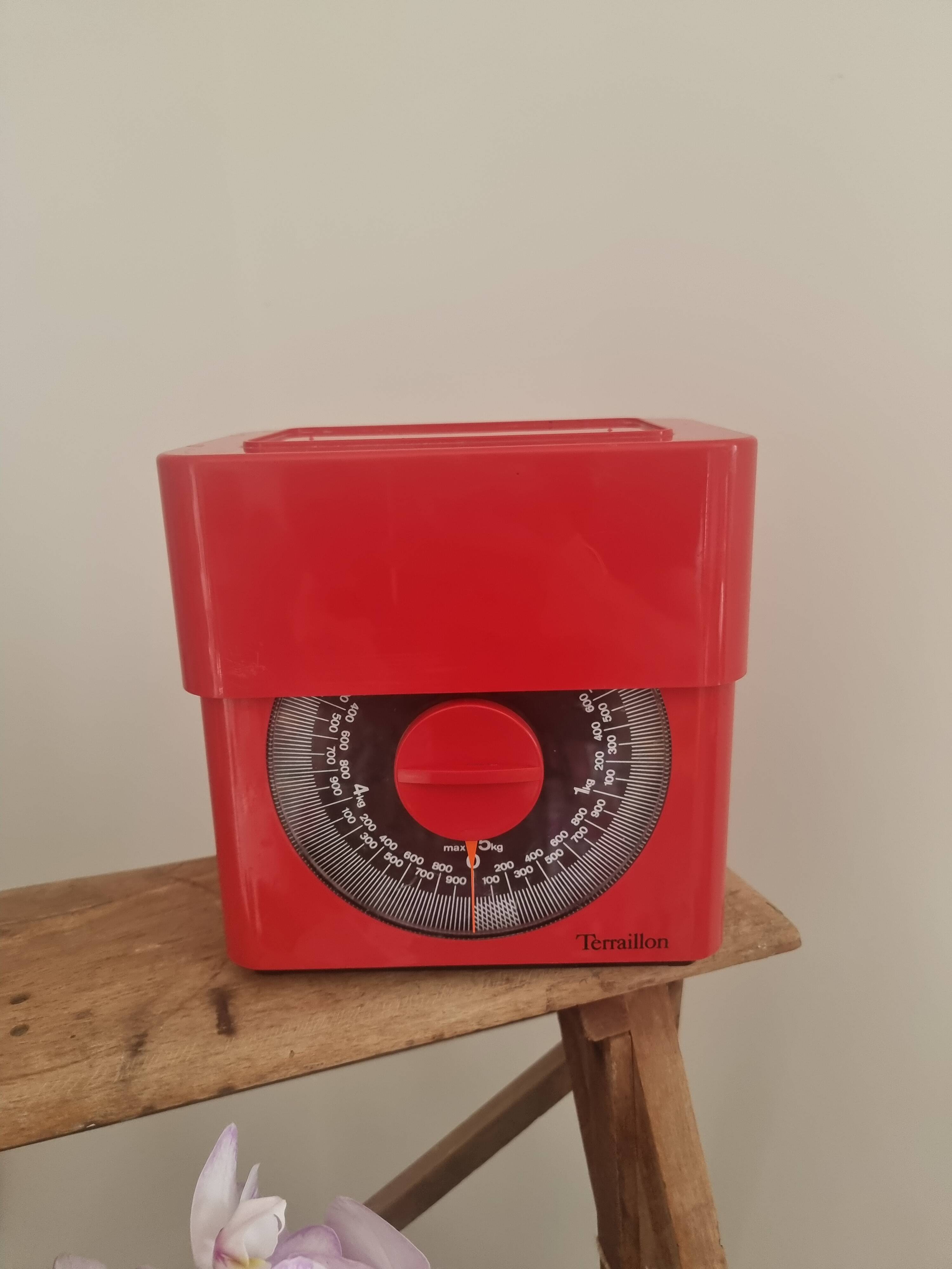 Vintage red Terraillon scale