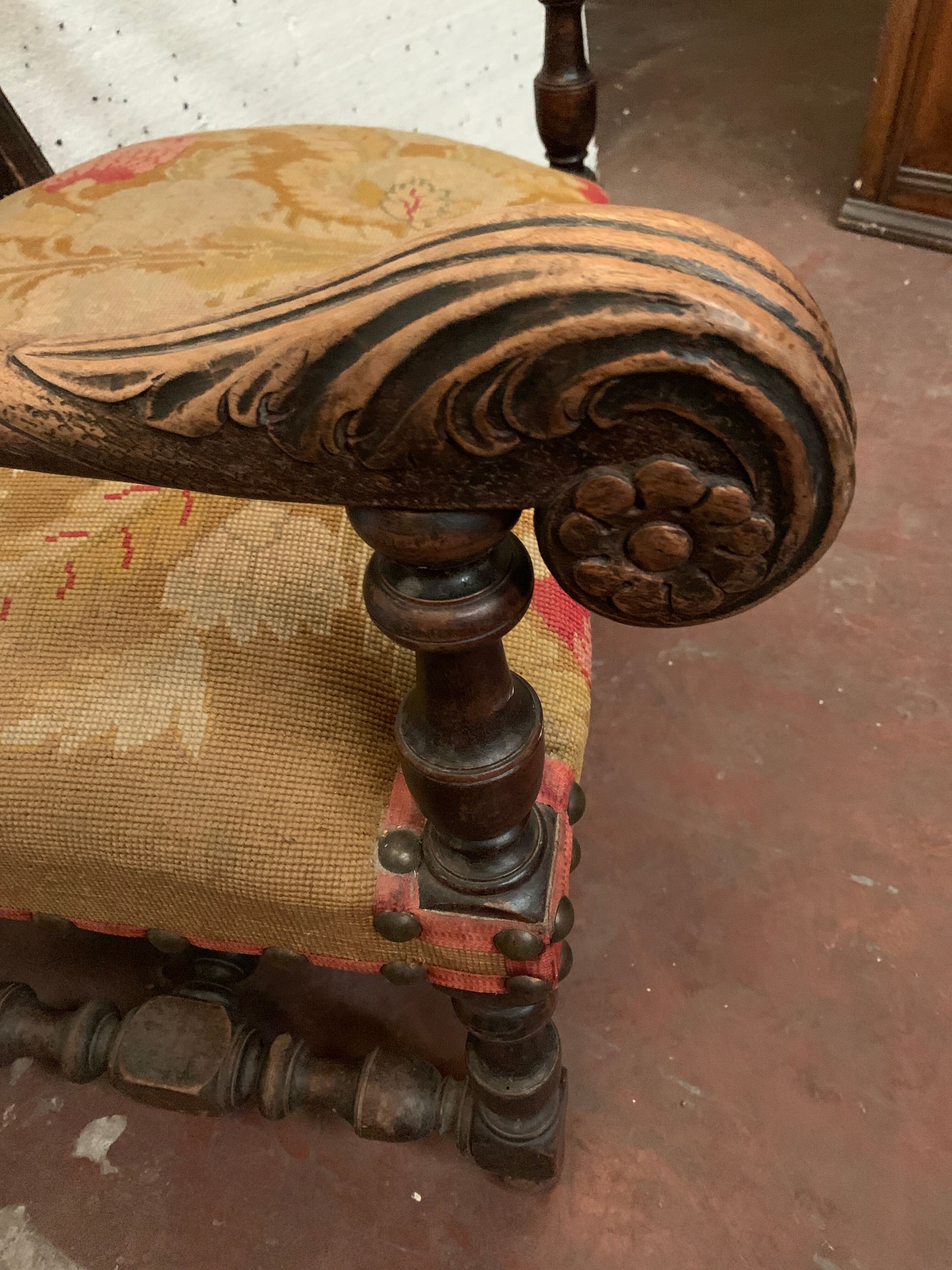 Fauteuil de style louis xiii en noyer massif xx siècle